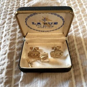 Vintage Mens La Rue Gold Tone Oval Cufflink and Tie Clip Set In Original Box
